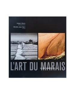 Magnifiques photos illustrées dans ce très beau livre consacré à l' Art du Marais Salant de l' Ile de Re
